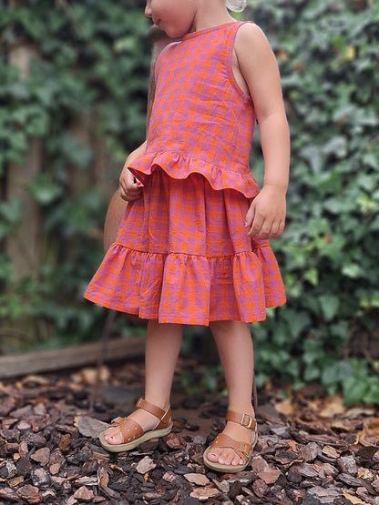 Kids circle skirt sewing pattern with elastic waistband for ages 0-6, includes step-by-step instructions and fabric cutting guide